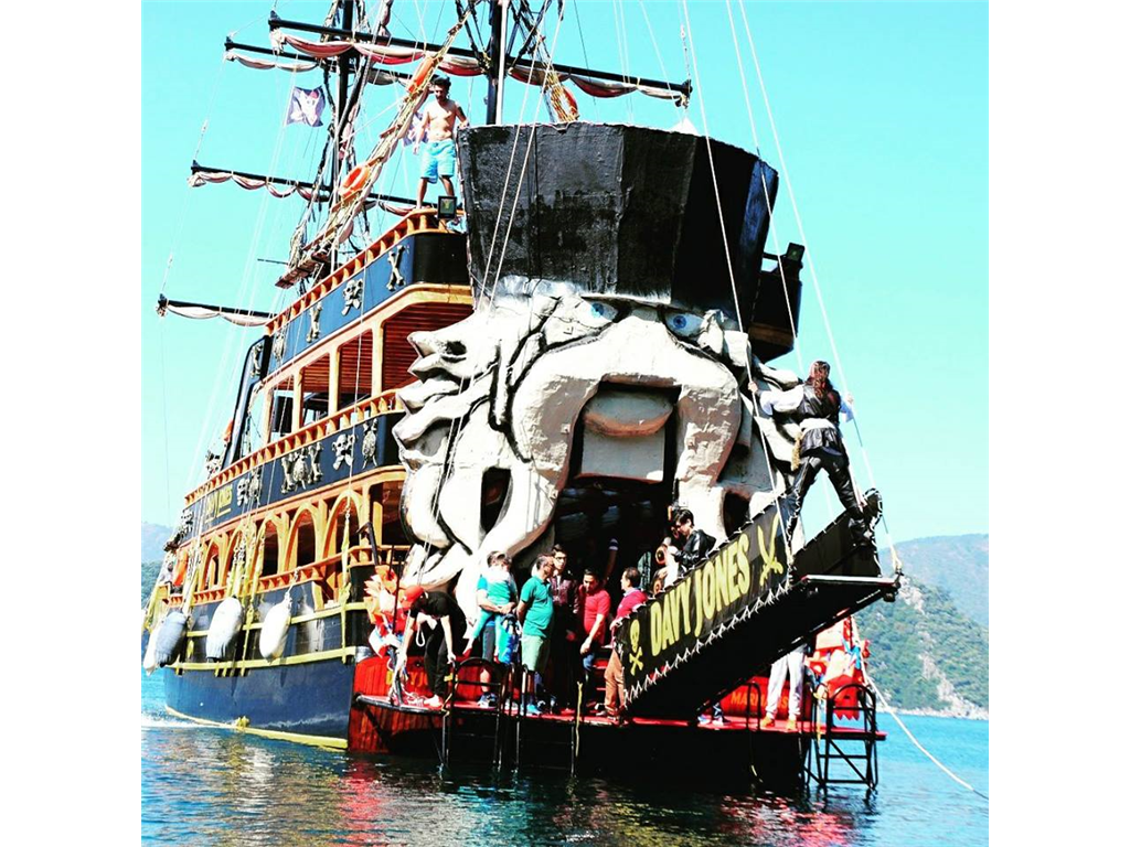 Davy Jones Pirate Ship